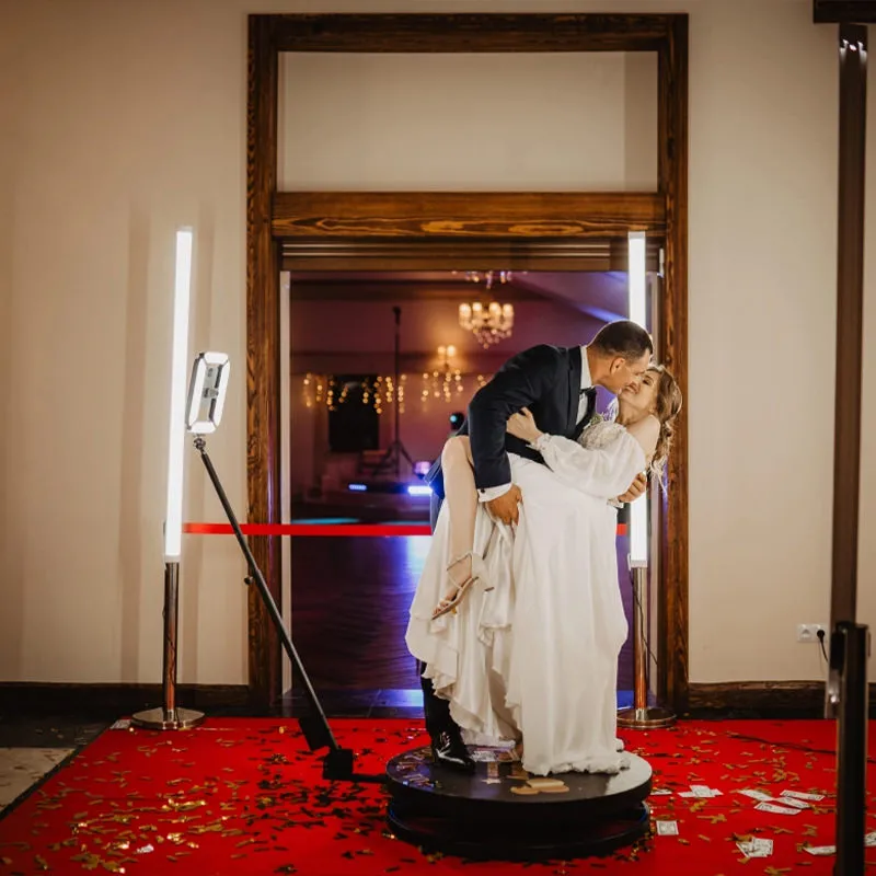 wie-funktioniert-die-fotobox-360-in-muenchen Fotoobox 360° auf einer Hochzeit in München.